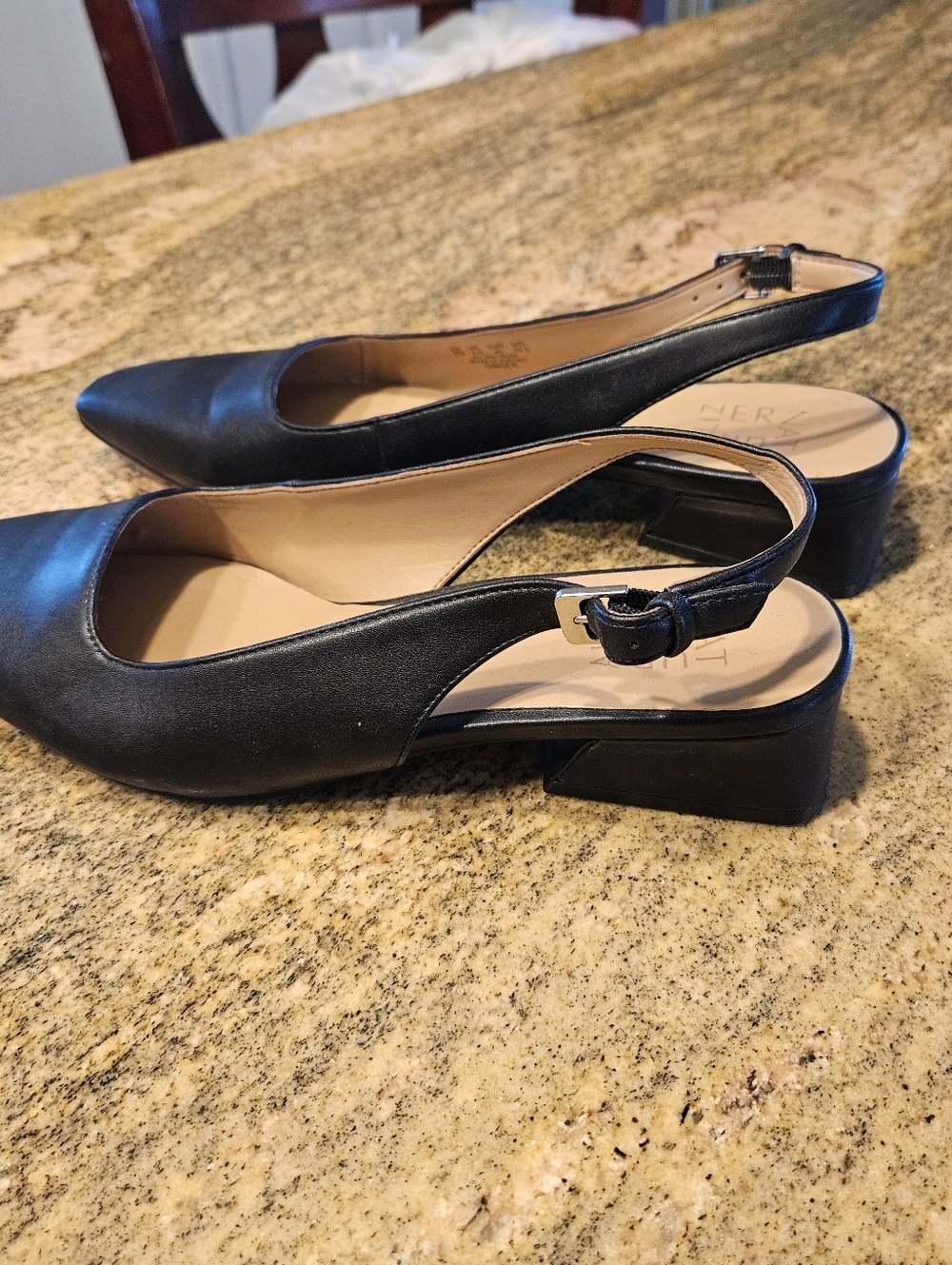 Black Naturalizer Slingback Pointed-Toe Low Block Heel Women's Pumps Sz 9 - Picture 6 of 8